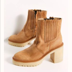 Free people James Chelsea boot! Size 39